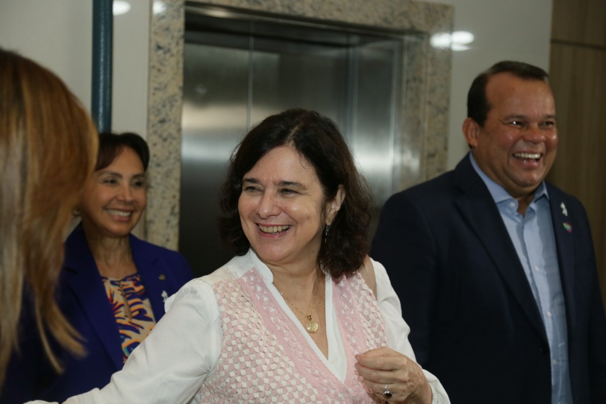 'Governo estuda corrigir portaria que libera recursos para piso da enfermagem’, diz ministra