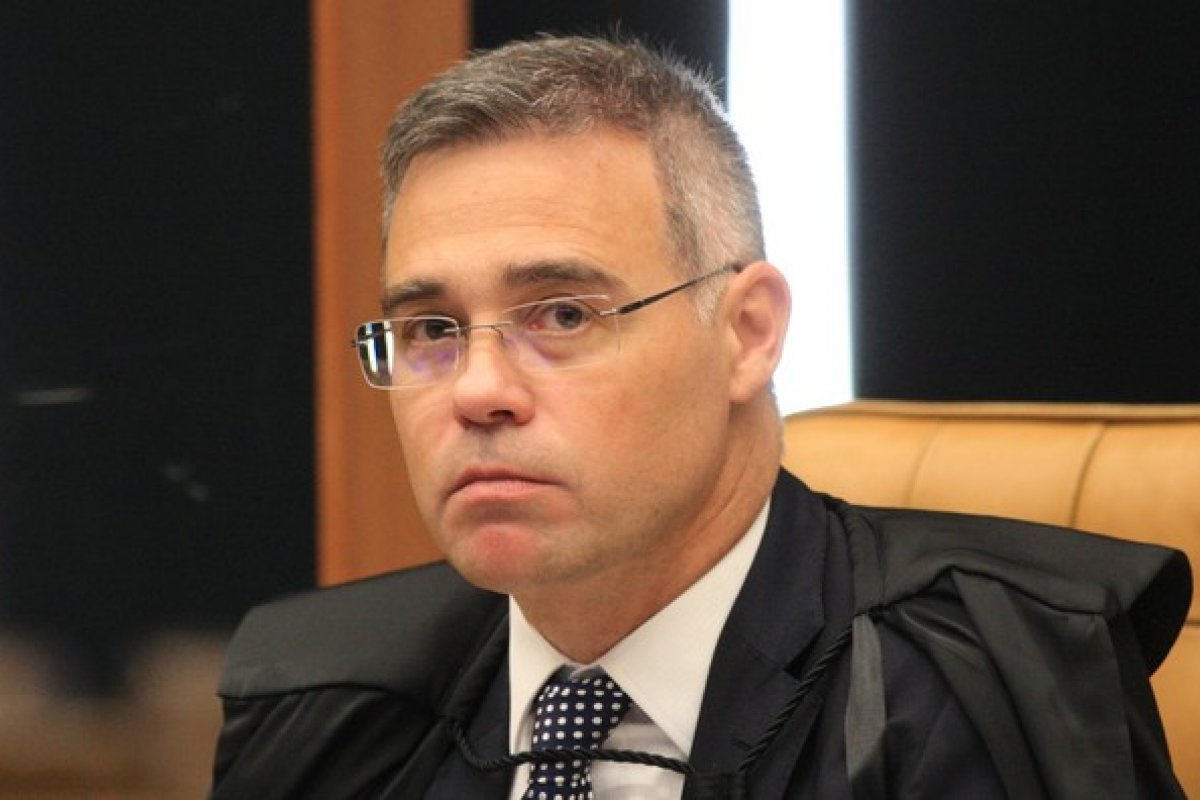 Ministro do STF muda voto e desfaz maioria contrária à revista íntima