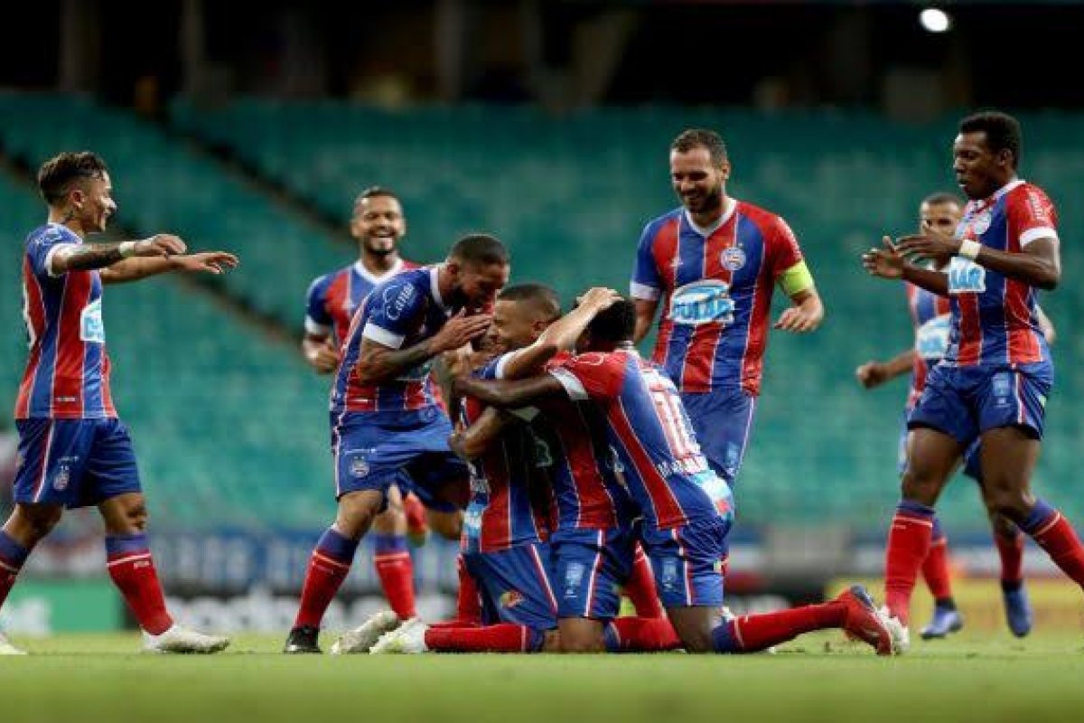 Bahia enfrenta o Goiás em busca de vitória crucial para se distanciar da zona de rebaixamento