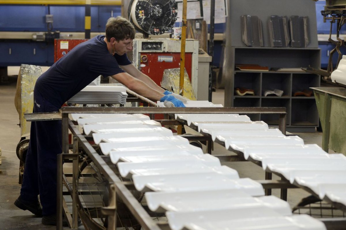 Indústria registra alta em sete dos 15 locais pesquisados pelo IBGE