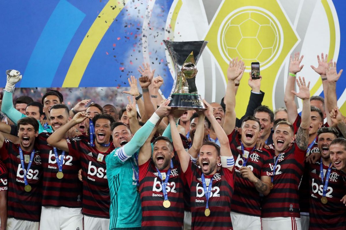 Susto: avião com jogadores do Flamengo arremete em São Paulo e pouso é feito em Campinas