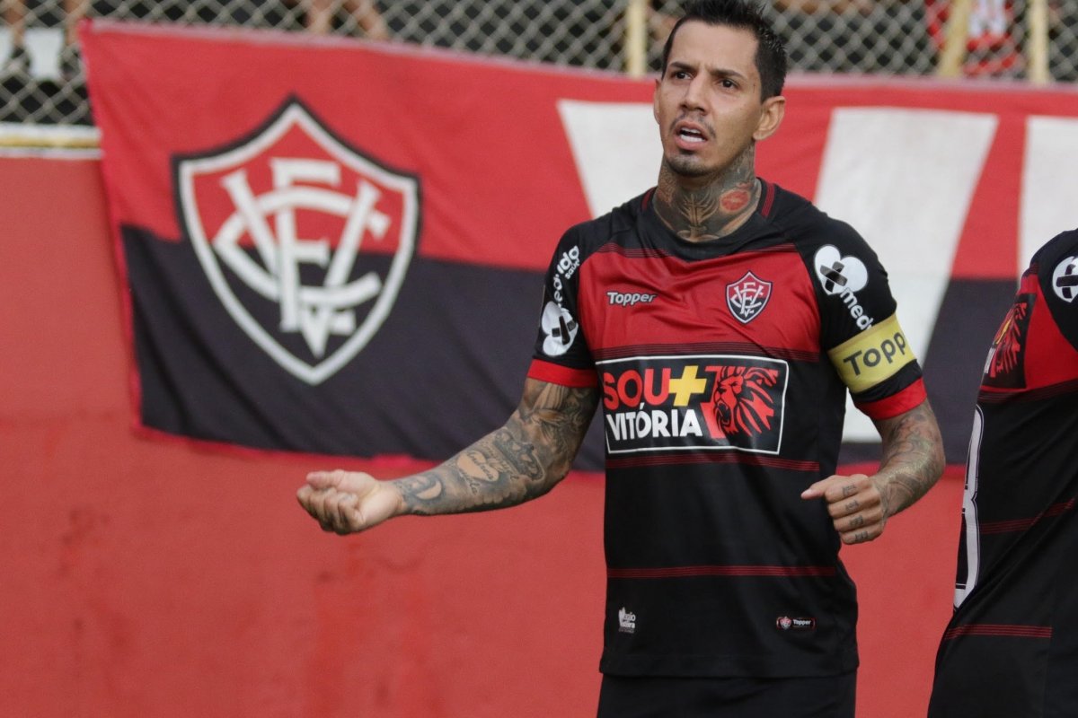 Zagueiro pede pra sair e não joga mais pelo Vitória
