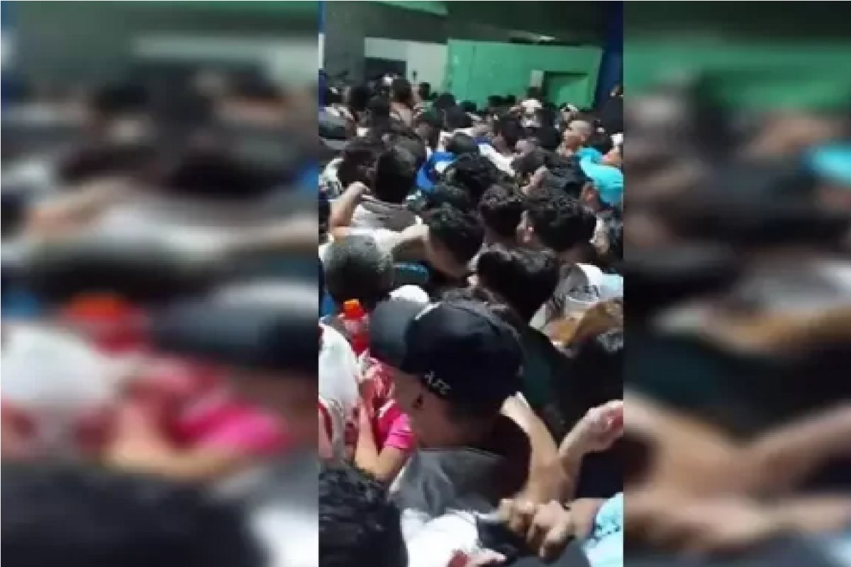 Tumulto em estádio de El Salvador deixa 12 mortos e dezenas de feridos durante partida de futebol