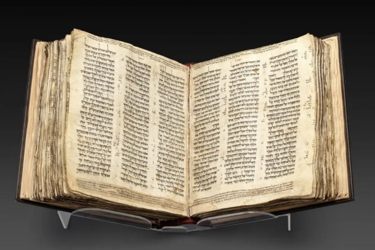 Bíblia Hebraica mais antiga do mundo é vendida por recorde de R$ 189,5 milhões