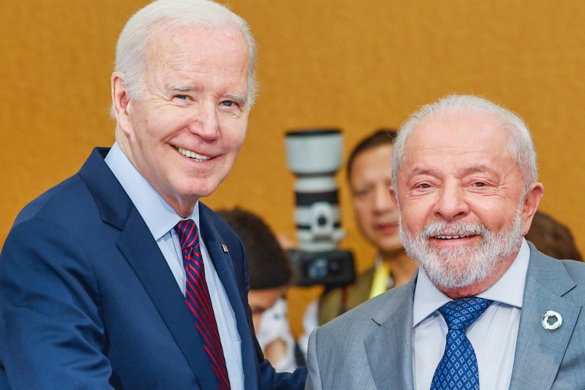 Lula acusa Biden de atrapalhar acordo de paz entre Rússia e Ucrânia ao exigir recuo de Putin