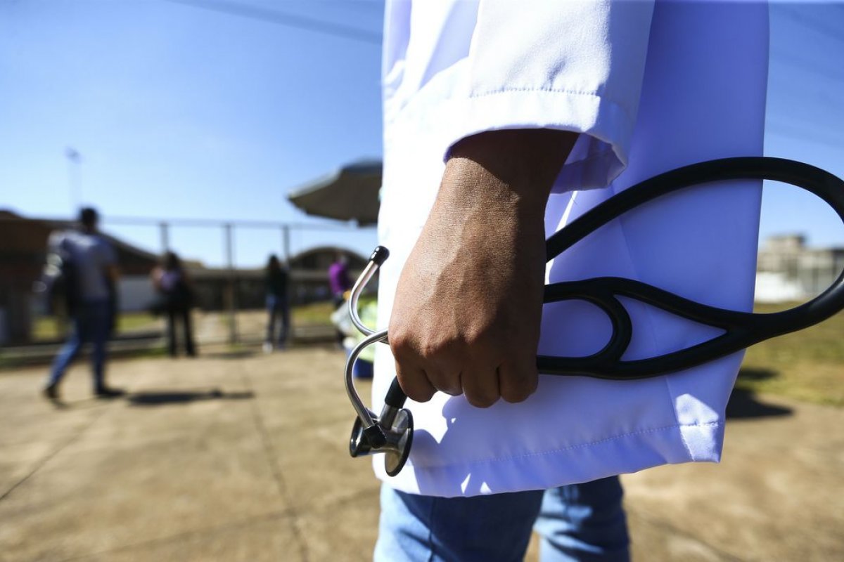 Governo lança edital com 6 mil vagas para Mais Médicos