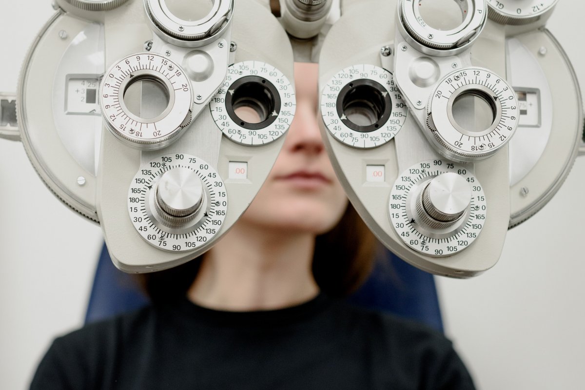 Clínica realiza exames oftalmológicos gratuitos em shopping de Salvador