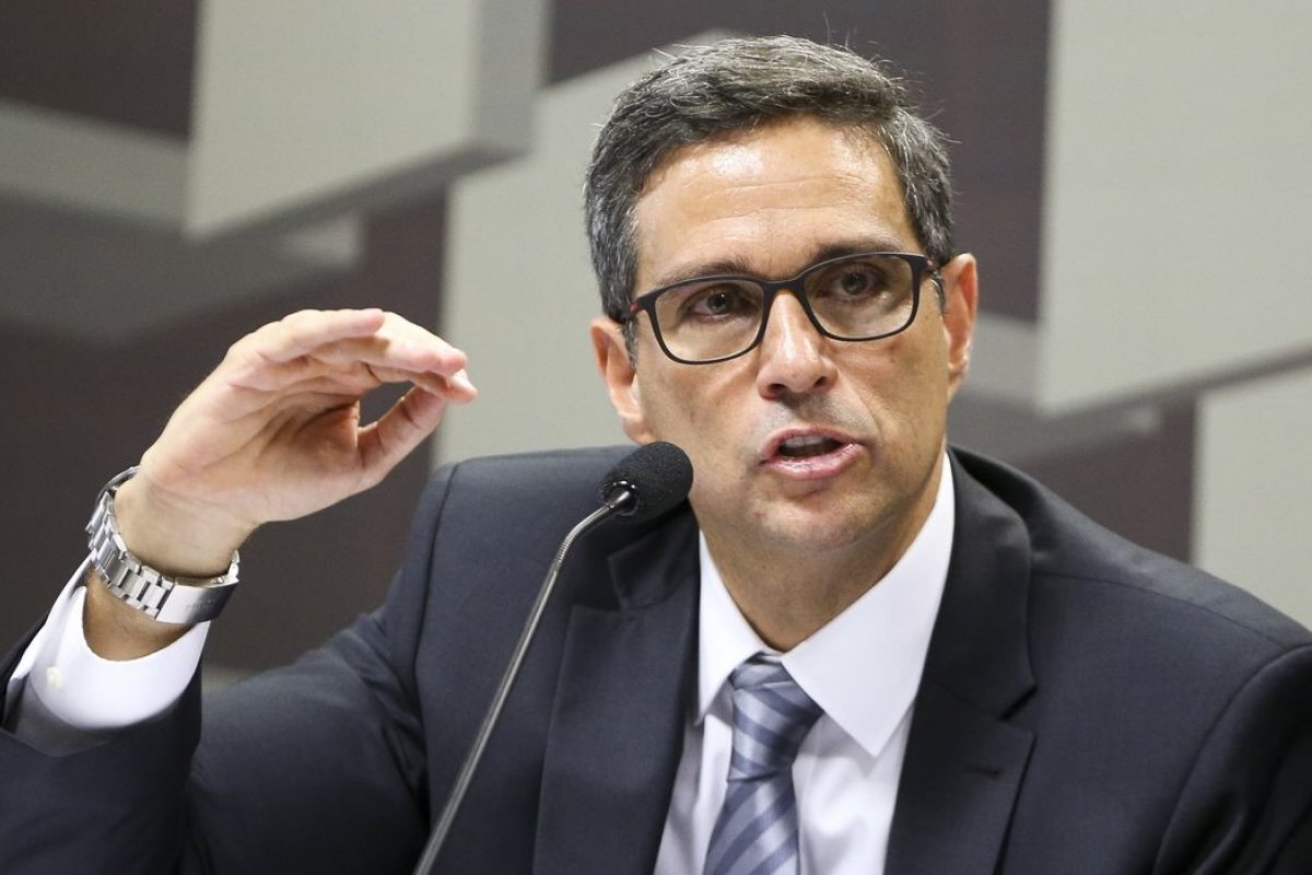 Presidente do BC diz que ruído com governo afeta previsão de inflação