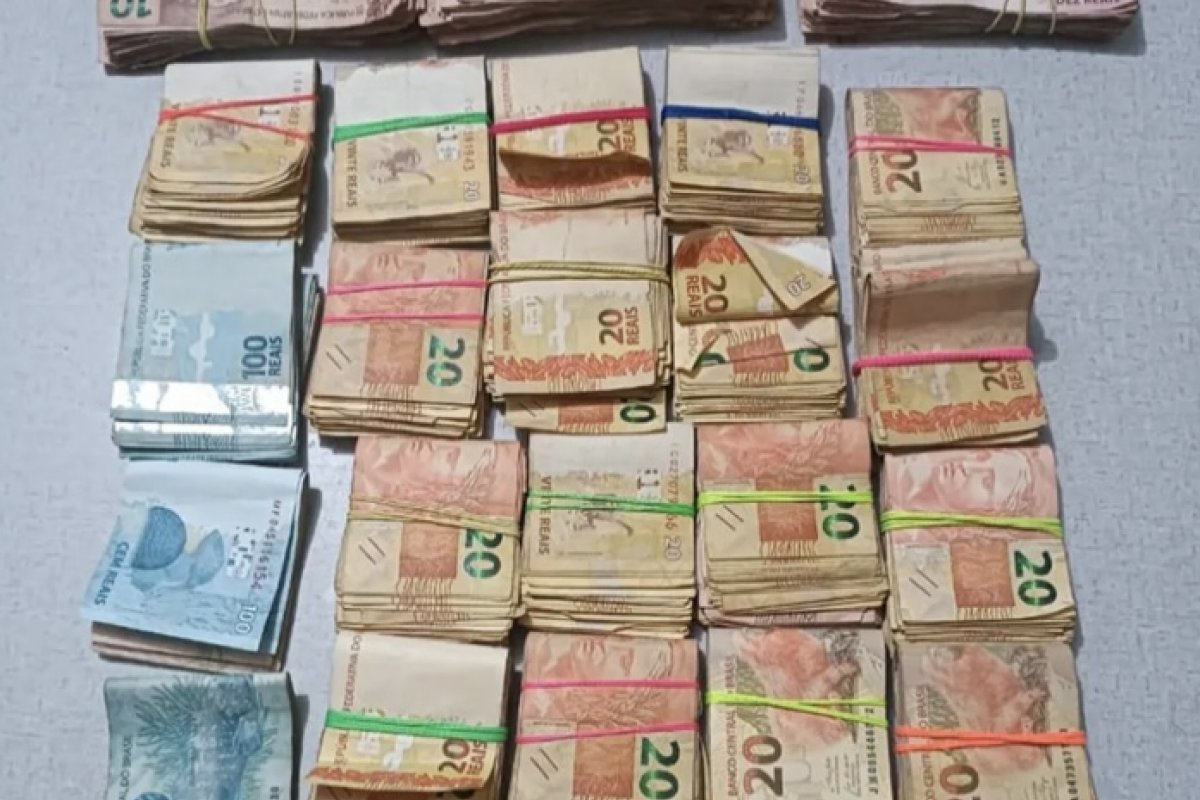 Foragido da Justiça é preso com R$ 33 mil em rodoviária de Macaúbas BA