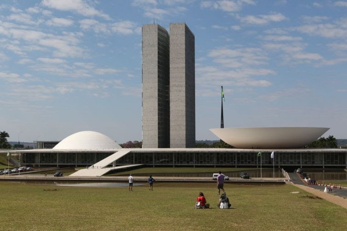 Seis ministros do governo comparecerão a comissões da Câmara dos Deputados e do Senado nesta quarta-feira (24)
