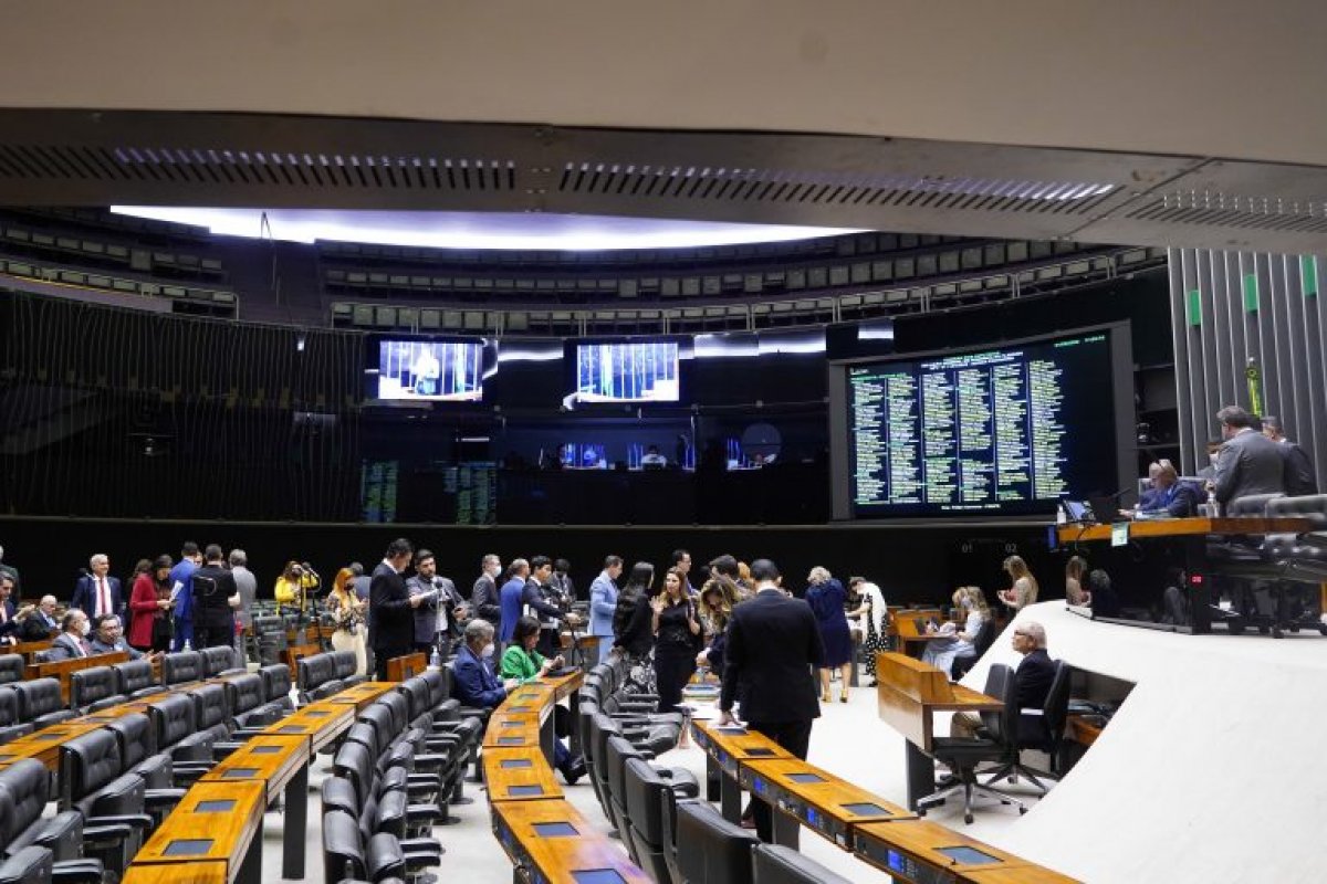 Plenário da Câmara se reúne hoje para analisar quatro destaques para o marco fiscal