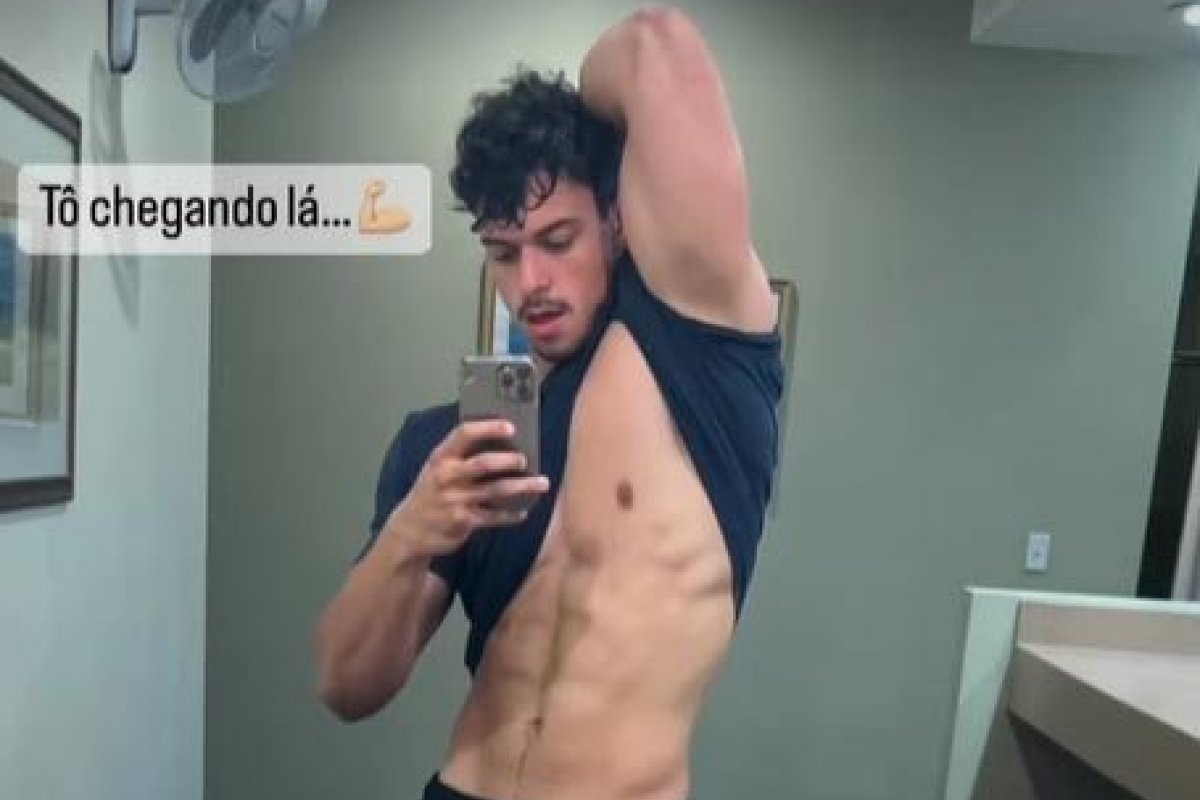 Musculoso, filho de Xanddy e Carla Perez sensualiza na web!
