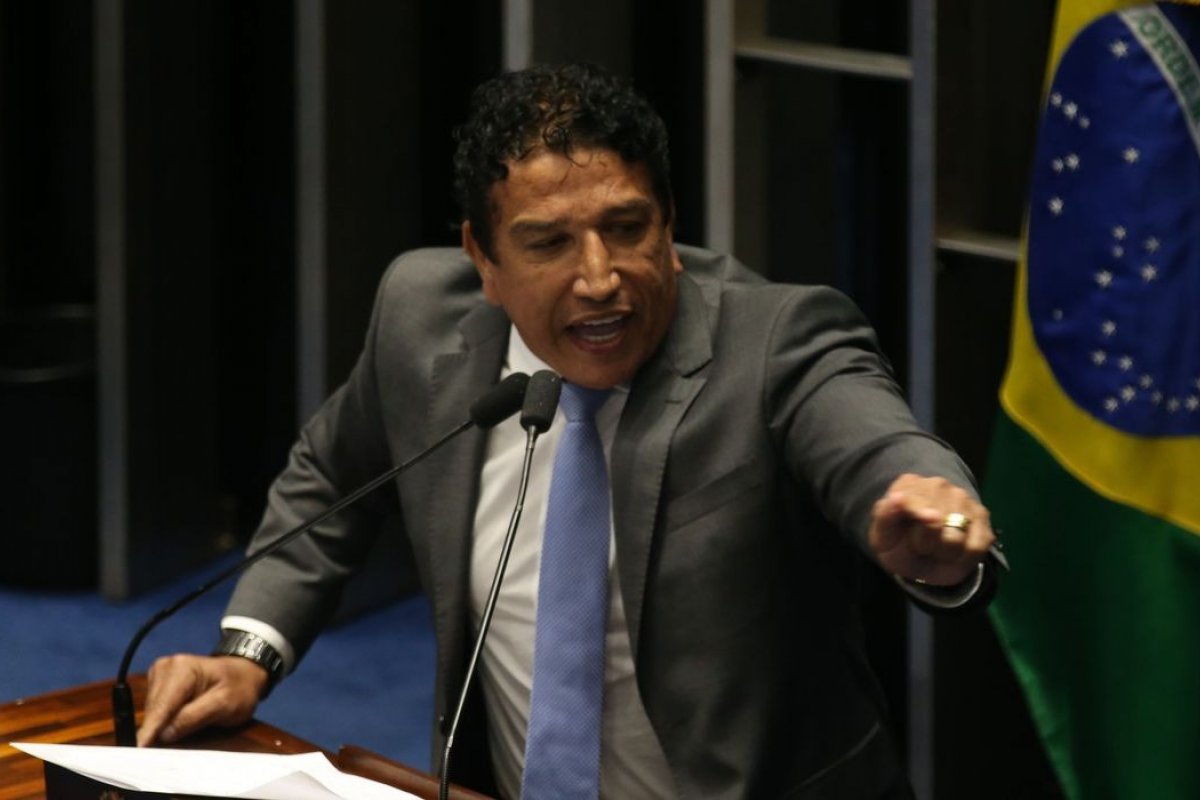 PSOL entrará com ações contra Magno Malta após fala sobre Vini Jr