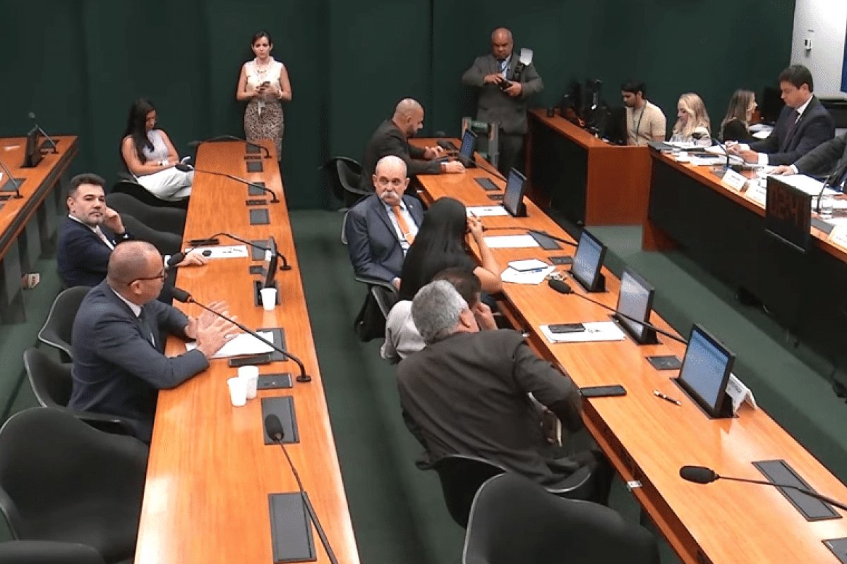 "Me parece que ele foi surpreendido", diz chefe do GSI sobre general Gonçalves Dias