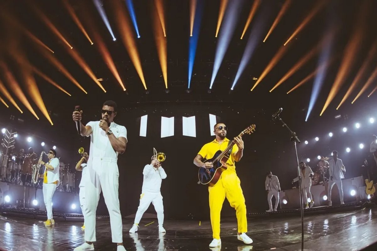 Seu Jorge e Alexandre Pires apresentam show da turnê 'Irmãos' em Salvador