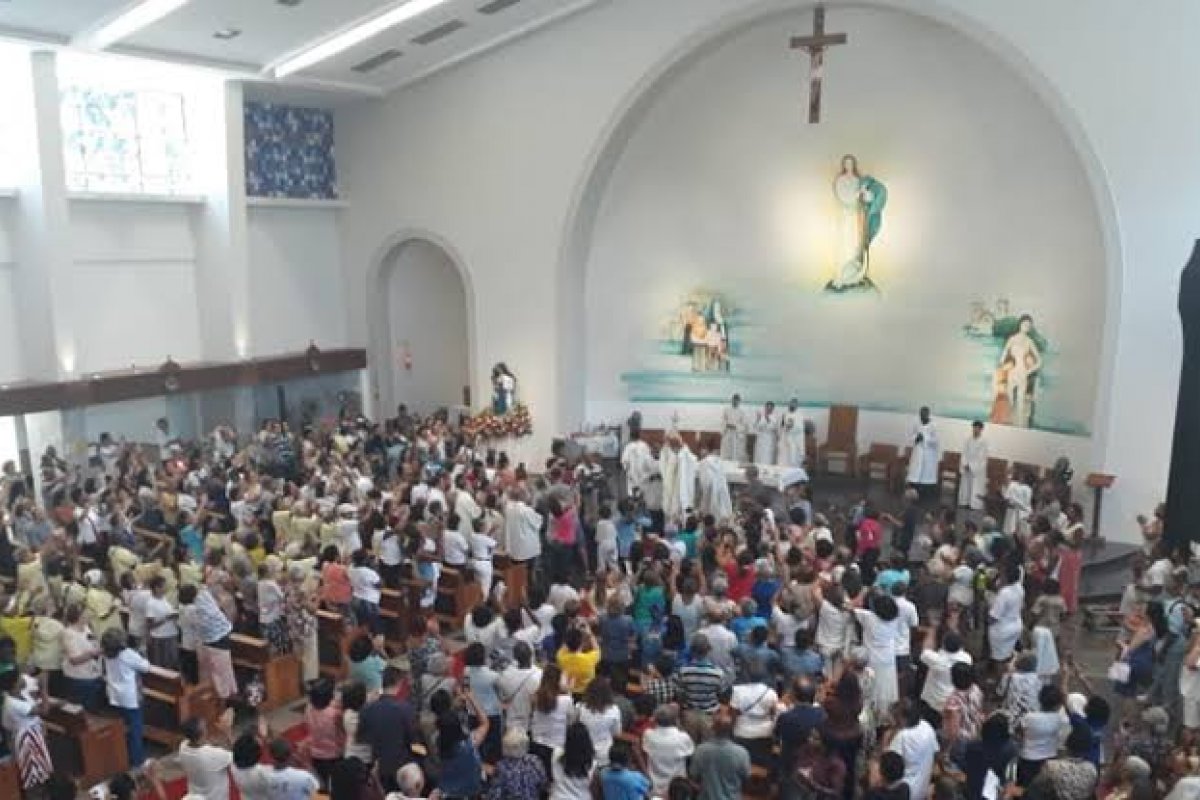 Missa reúne devotos para homenagens ao aniversário de Santa Dulce e de fundação de suas Obras Sociais!
