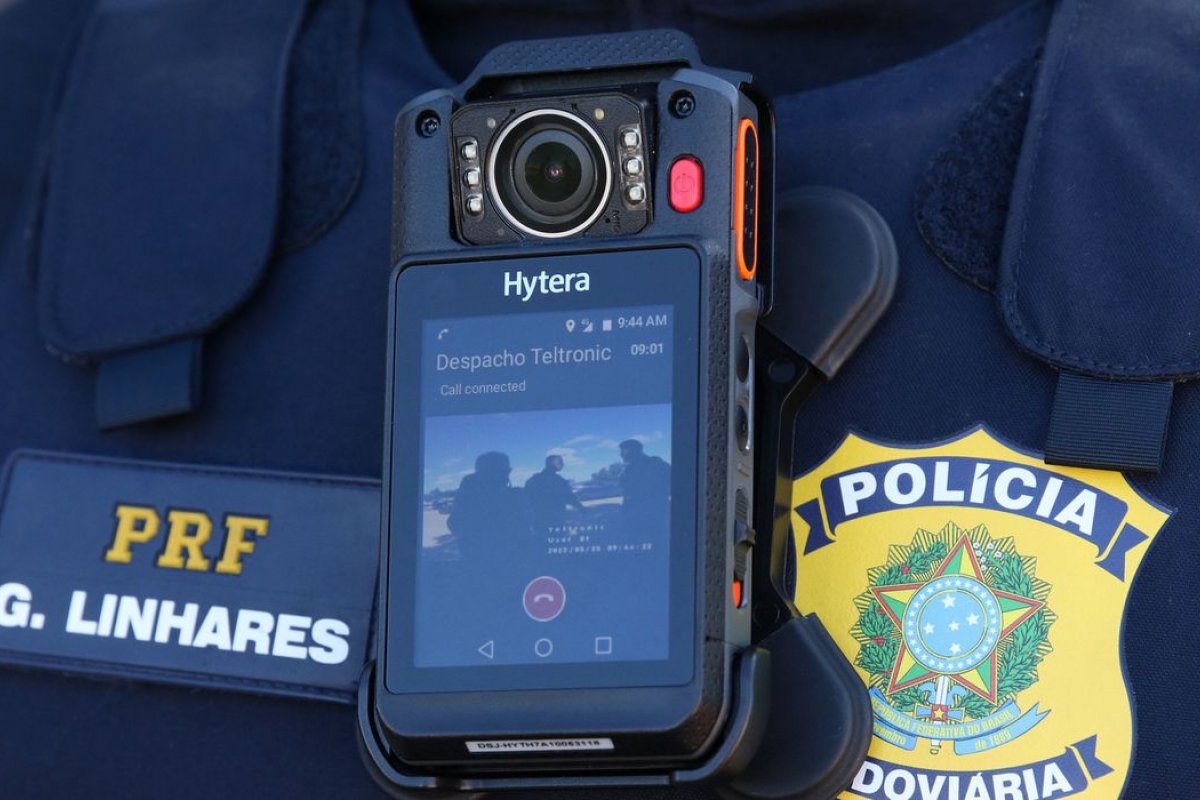 Policiais rodoviários federais usarão câmeras nos uniformes a partir de 2024