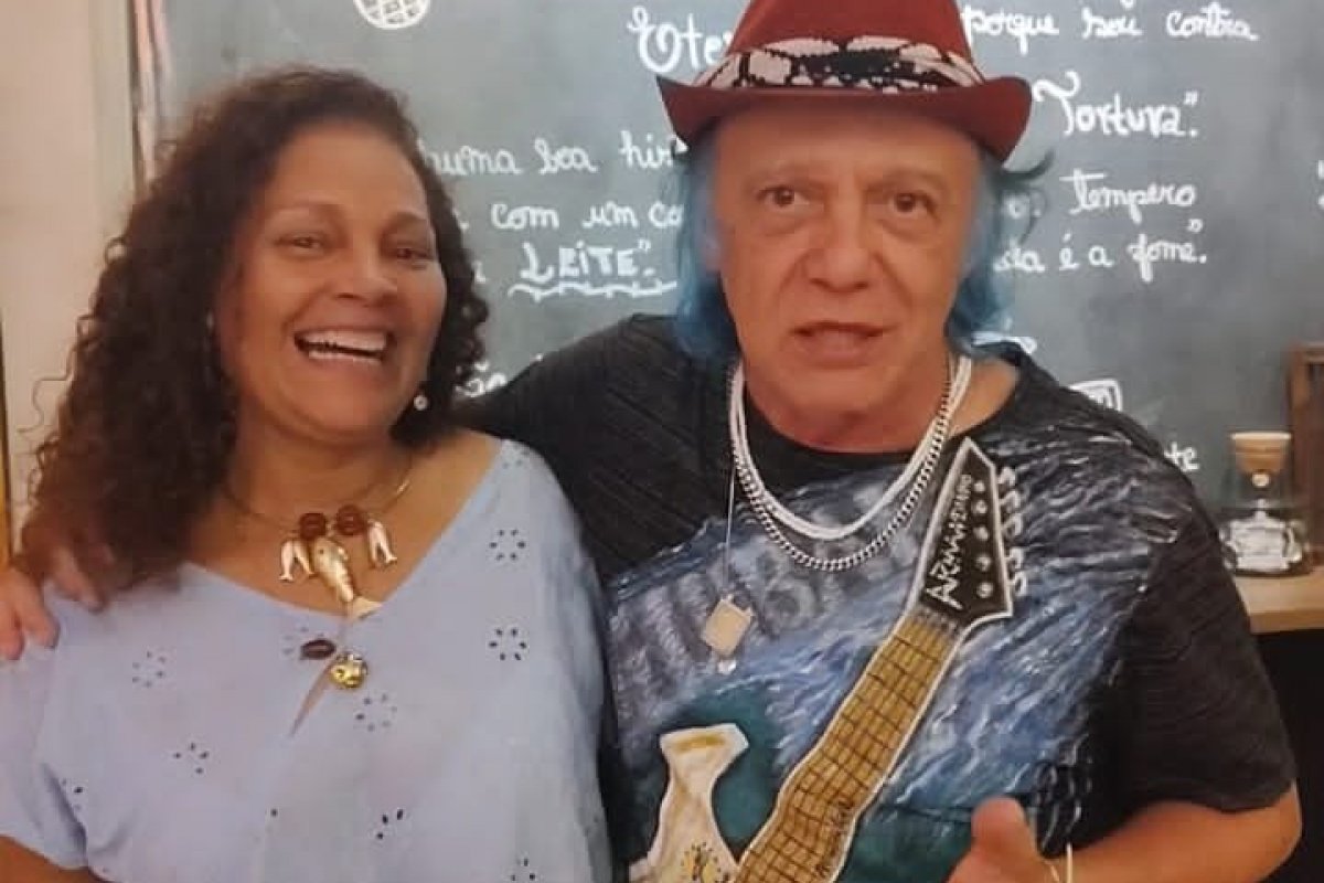 Armandinho Macedo celebra título no Pelourinho com amigos e família!