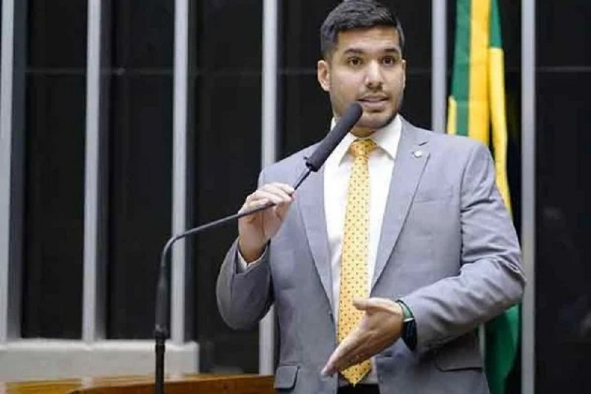 Autor do pedido de CPI dos atos de 8 de janeiro incitou atos antidemocráticos, diz PF