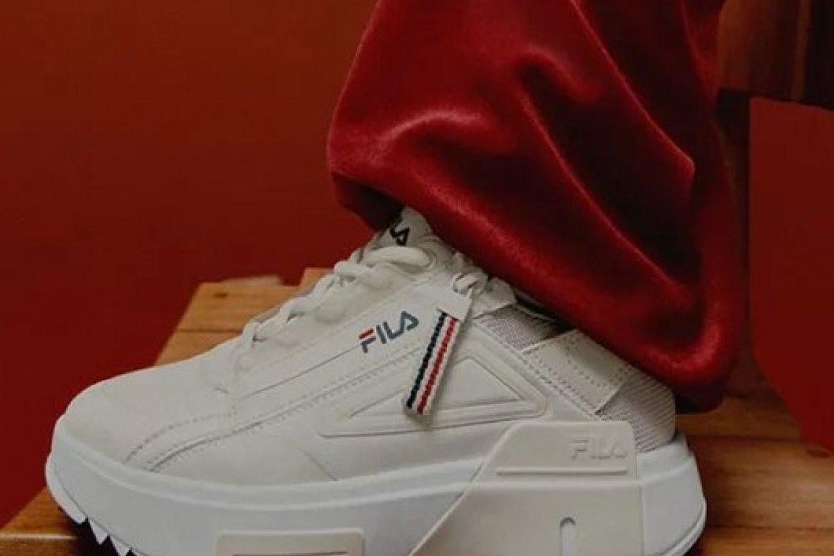 Manu Gavassi apresenta o novo sneaker da Fila!