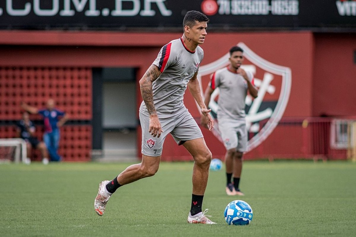 Vitória enfrenta Avaí fora de casa e busca manter liderança da Série B