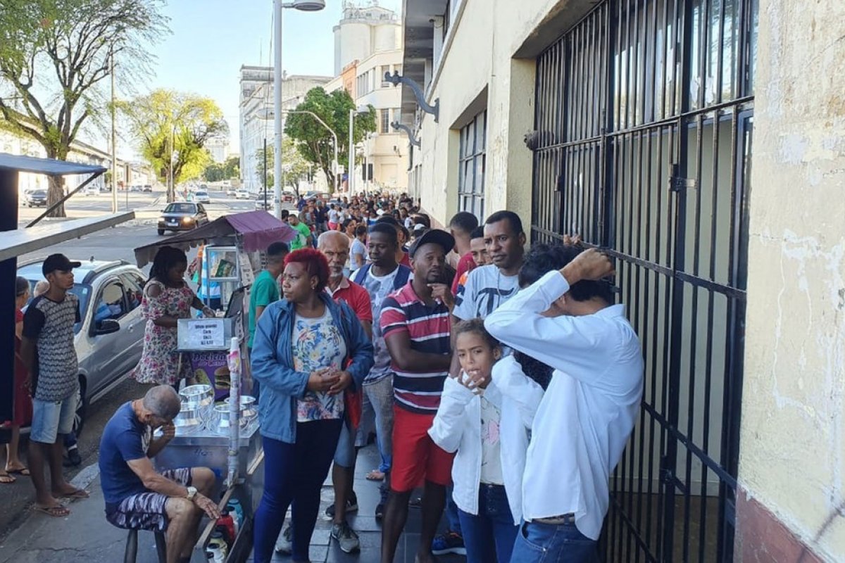 Falta de energia atrasa atendimento no SAC do Comércio, em Salvador