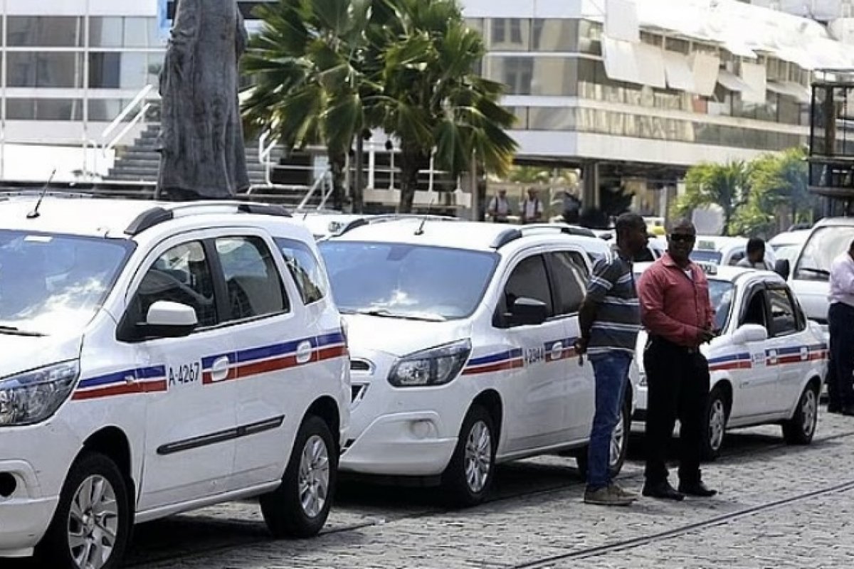 Taxistas credenciados terão acesso à documentação digital a partir de 1º de junho em Salvador