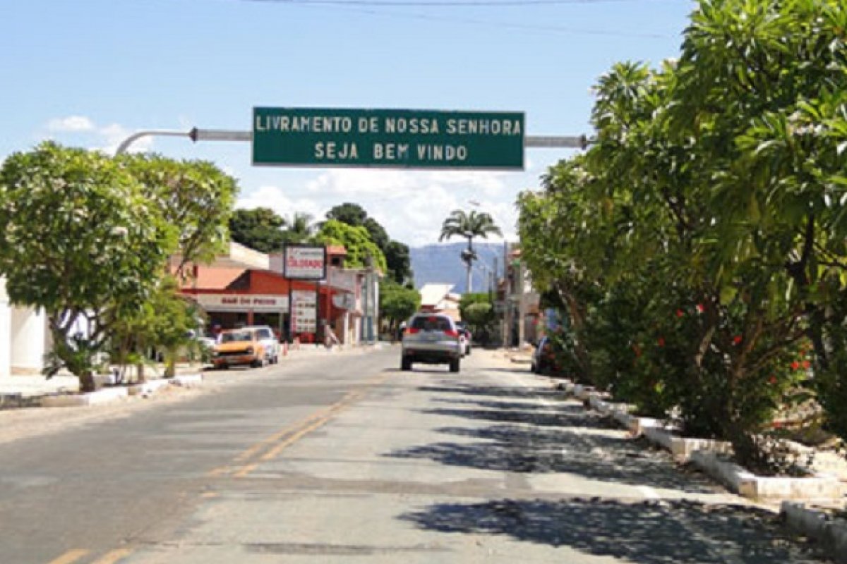 Ciclista é atropelado por caminhão e morre em rodovia no sudoeste da Bahia