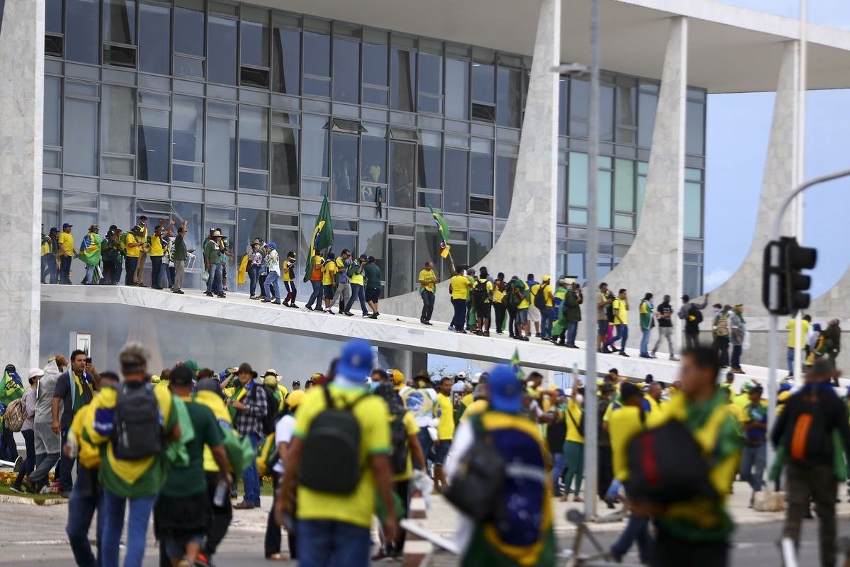 CPMI do 8 de janeiro acumula 396 requerimentos; um deles chama Bolsonaro para esclarecimentos