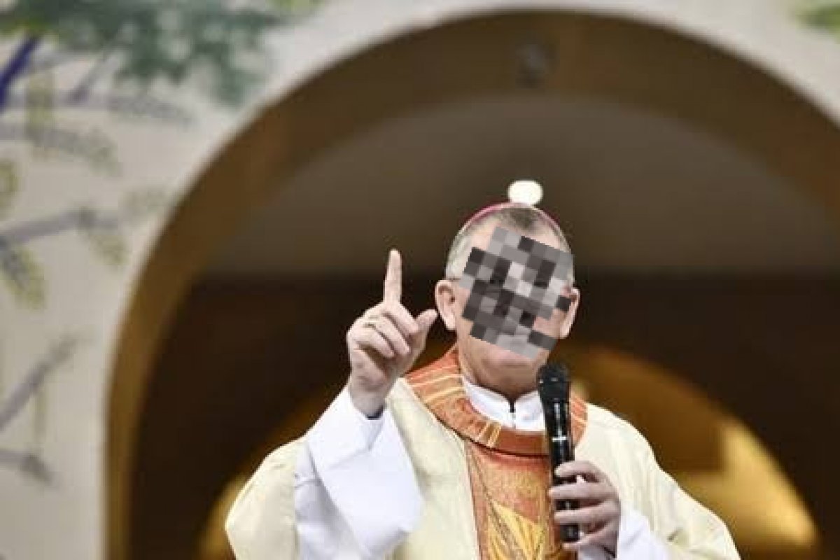 Padres acusados de abuso sexual revelam manuscritos em livro inédito