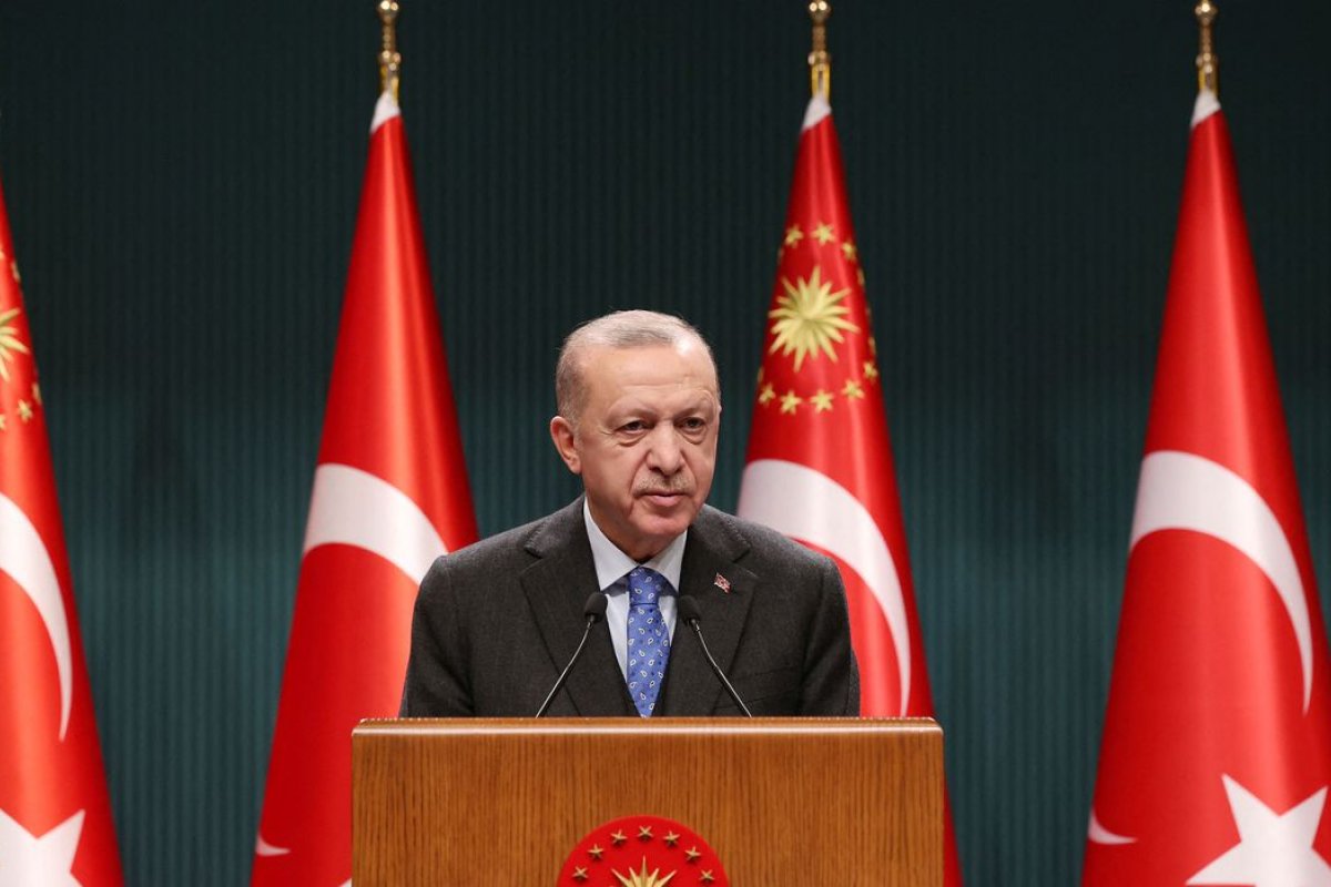 Recep Tayyip Erdogan é reeleito presidente da Turquia e garante mais cinco anos no poder