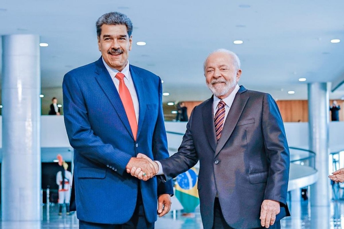 Vídeo: Lula diz que "adversários vão ter que pedir desculpas pelo estrago que eles fizeram na Venezuela”