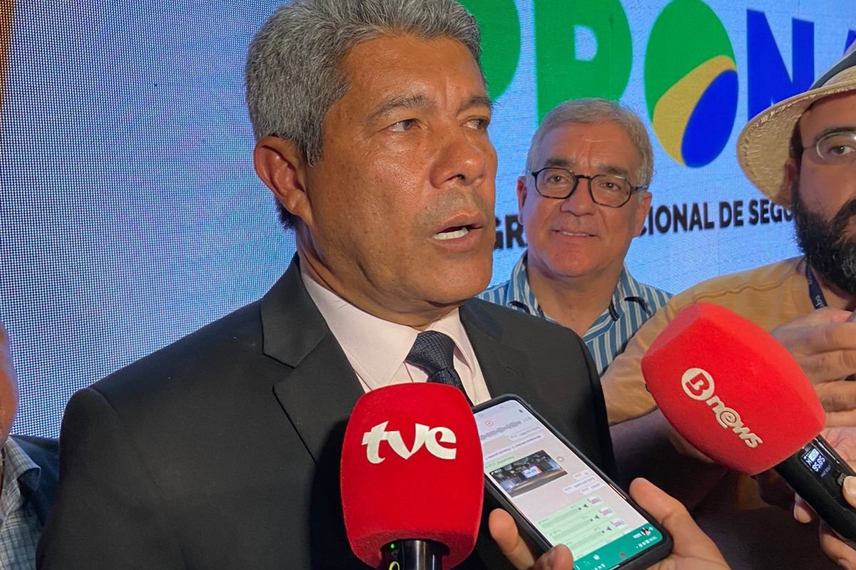 'Ele vai pagar tintim por tintim o que fez com nosso país', diz Jerônimo sobre Bolsonaro