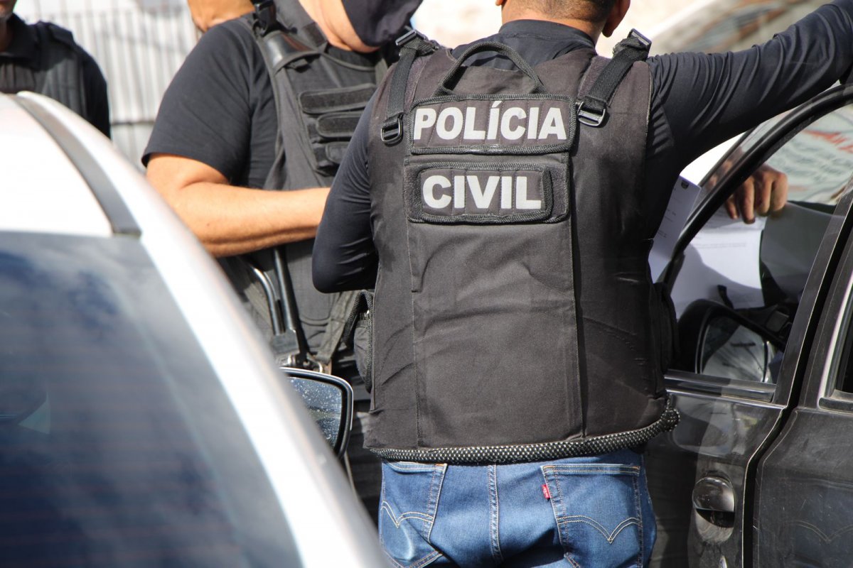 Homem é preso após espancar filha de 14 anos