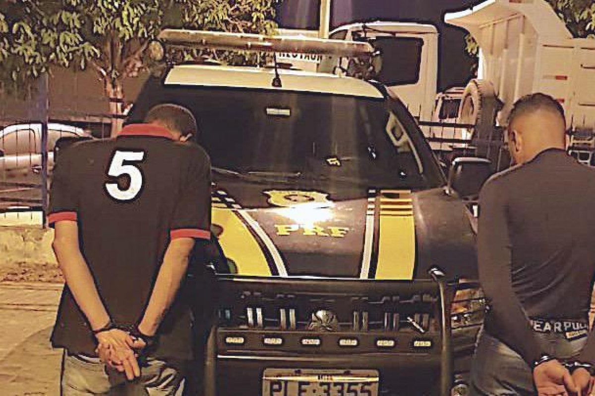 Suspeitos de assalto foragidos são presos na BR 101 durante operação da PRF