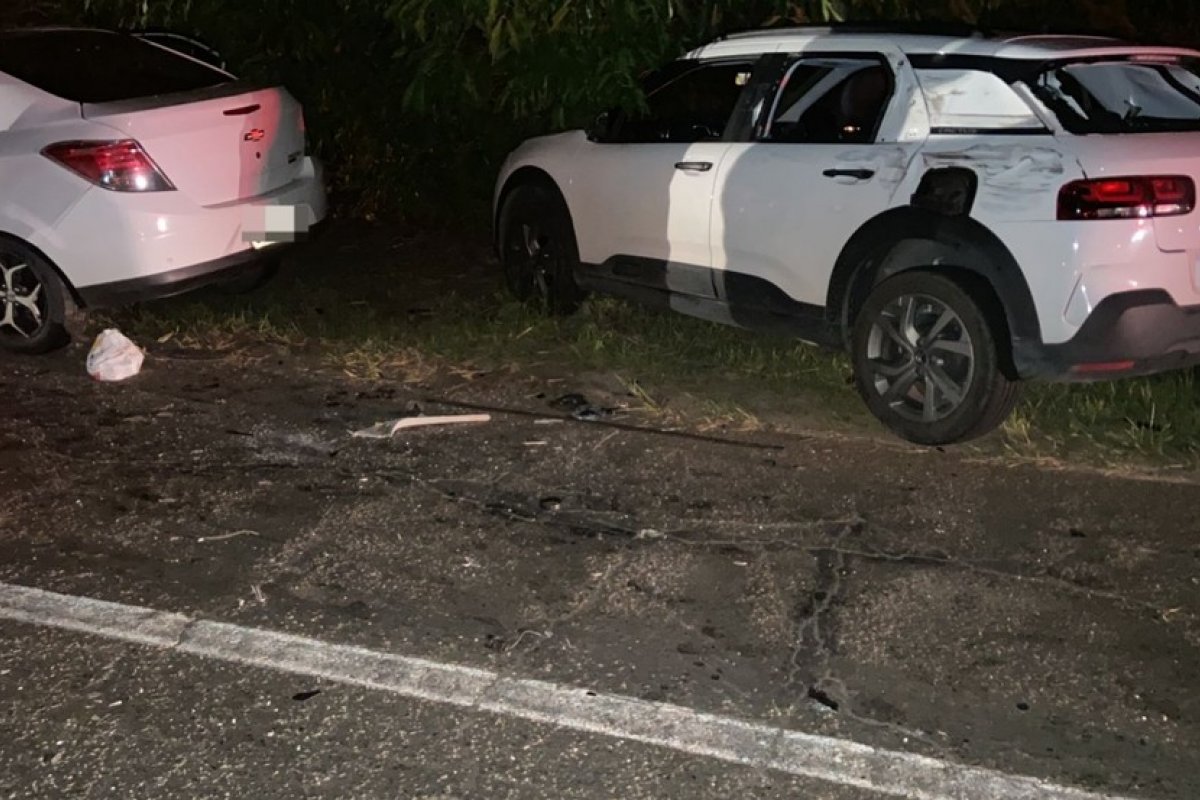 Acidente envolvendo carros e caminhão deixa uma vítima fatal e oito feridos na BA-099