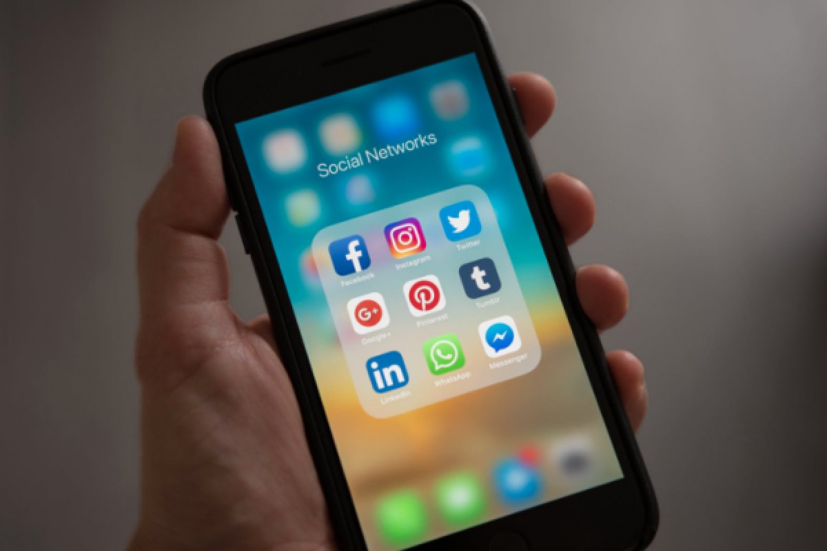 Pesquisa revela que WhatsApp é principal fonte de informação do brasileiro