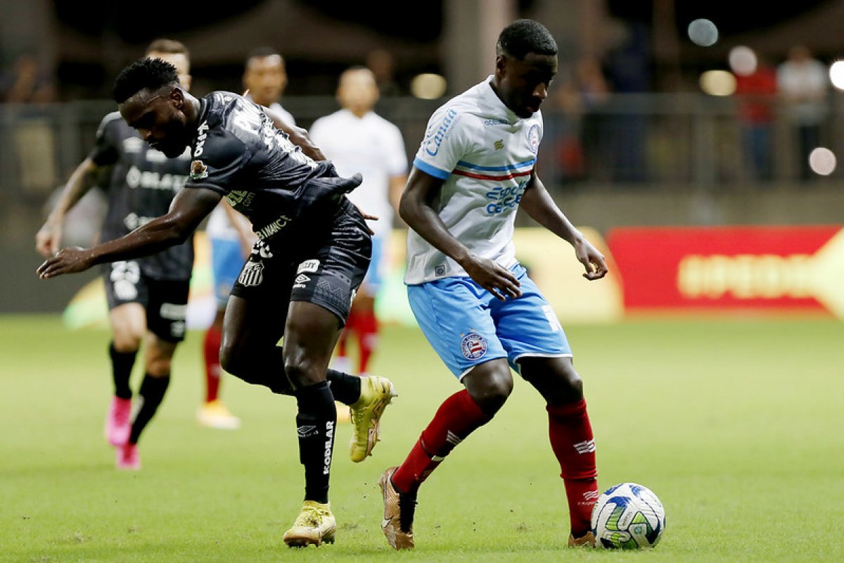 Marcos Felipe pega dois pênaltis, Bahia vence o Santos e avança para quartas da Copa do Brasil