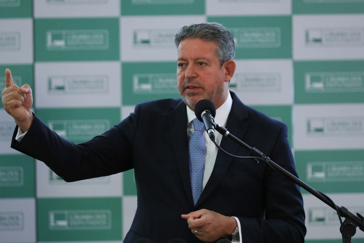 Após ex-assessor virar alvo de operação da PF, Lira diz que "cada um é responsável por seu CPF"