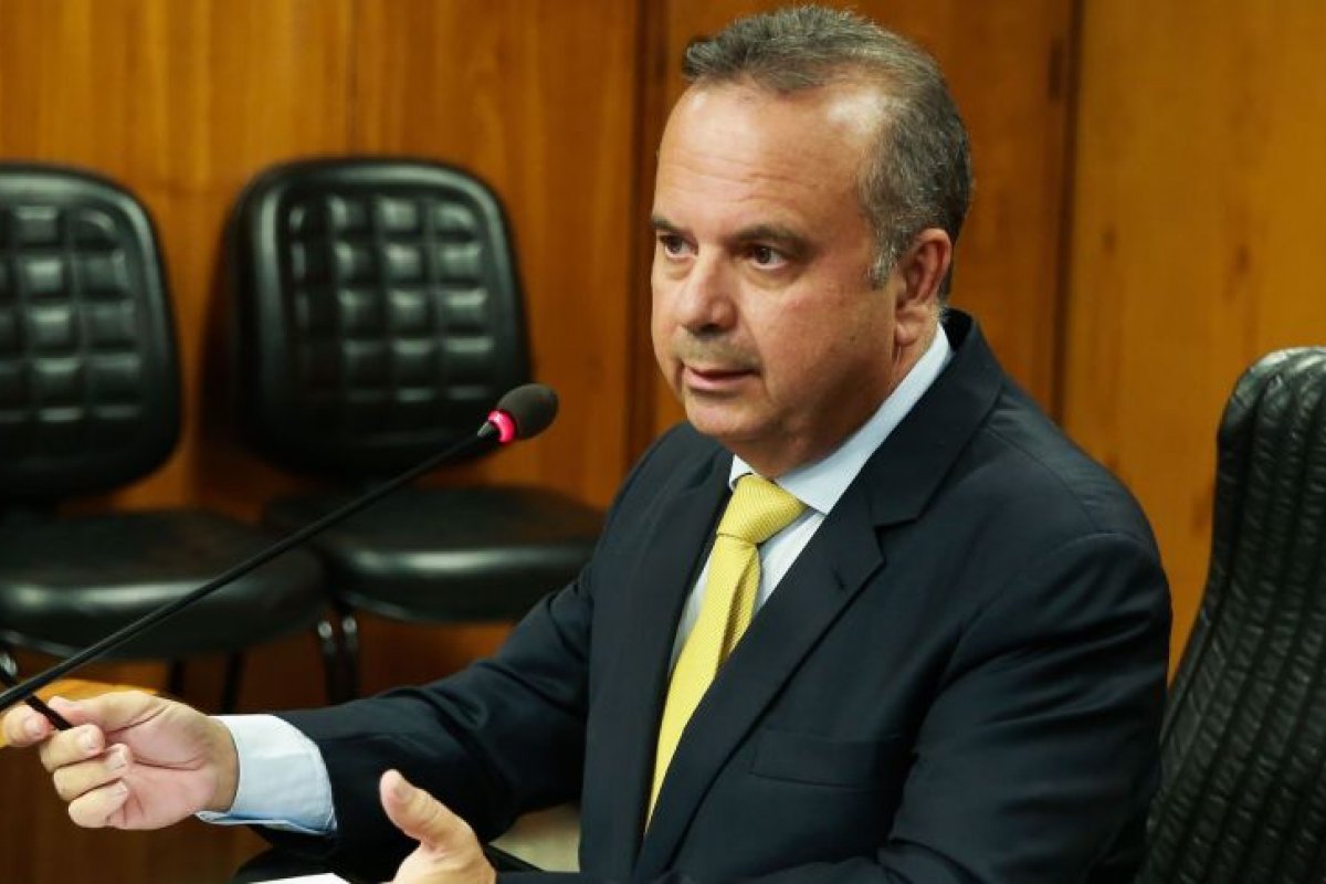 Justiça condena Rogério Marinho à perda do mandato por contratação de funcionários fantasmas na Câmara Municipal de Natal