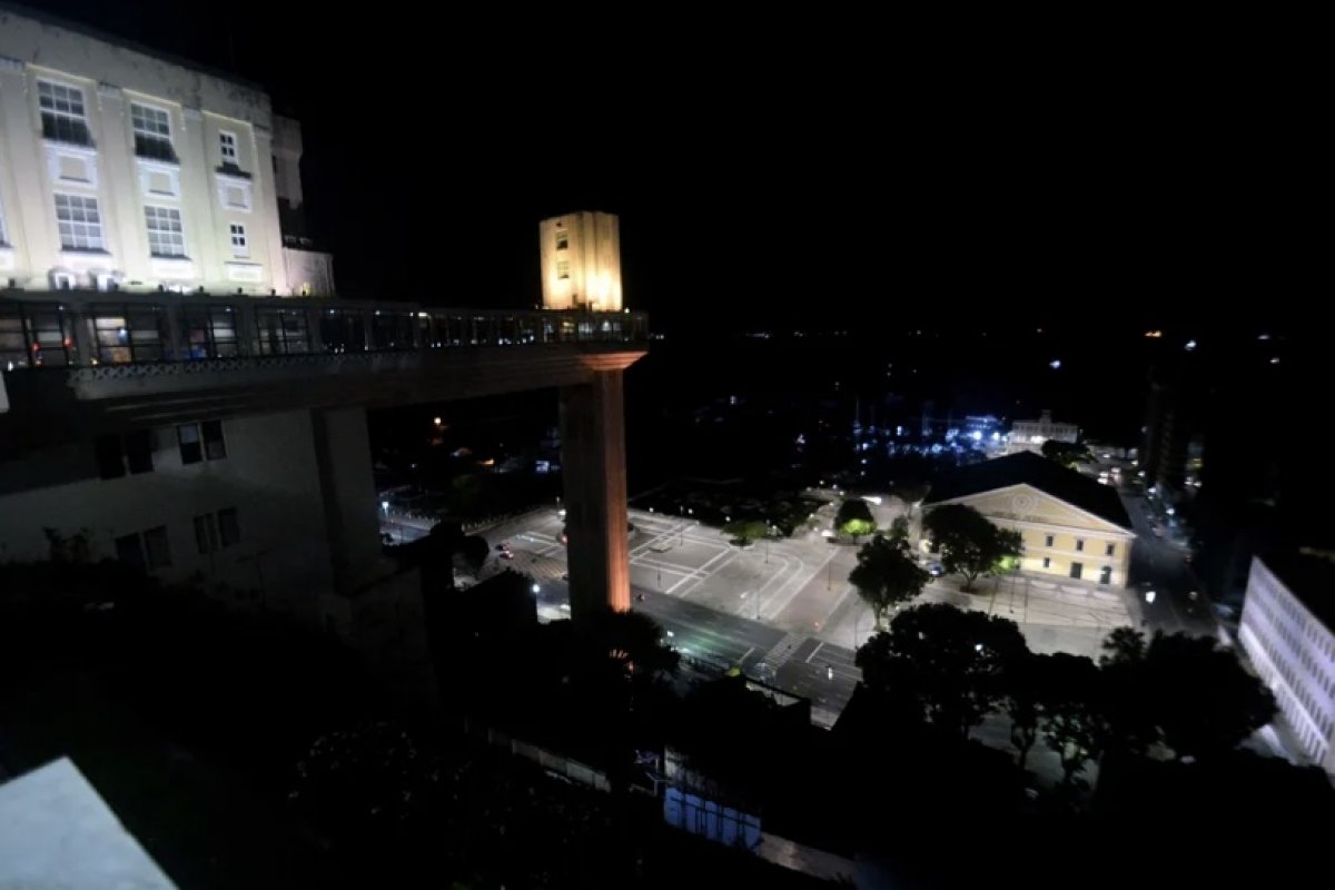 Duas pessoas são assaltadas no Elevador Lacerda
