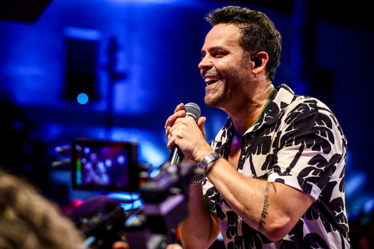 Alexandre Peixe lança álbum “Rastapé Axézin” com sucessos do axé em ritmo de forró!