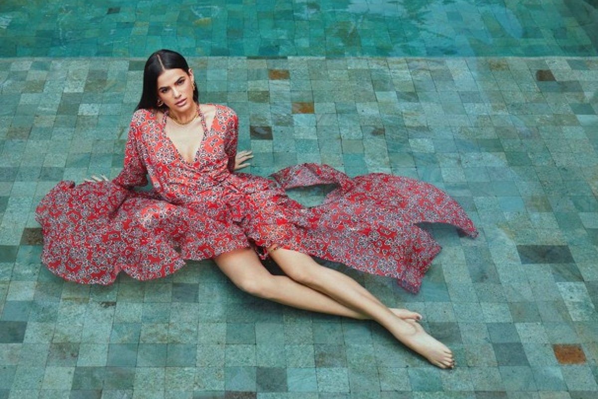 Bruna Marquezine lança coleção beneficente de moda praia