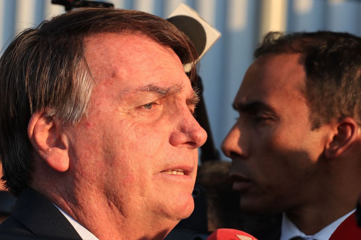 Bolsonaro se abstém de comentar indicação para o STF e decisão sobre sua elegibilidade
