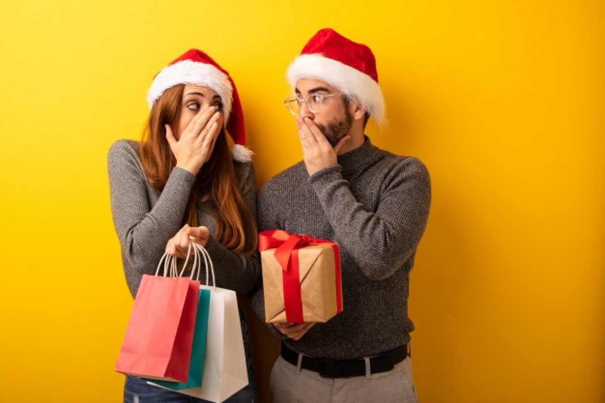 42% dos consumidores vão aderir ao amigo secreto para presentear no Natal deste ano, diz pesquisa
