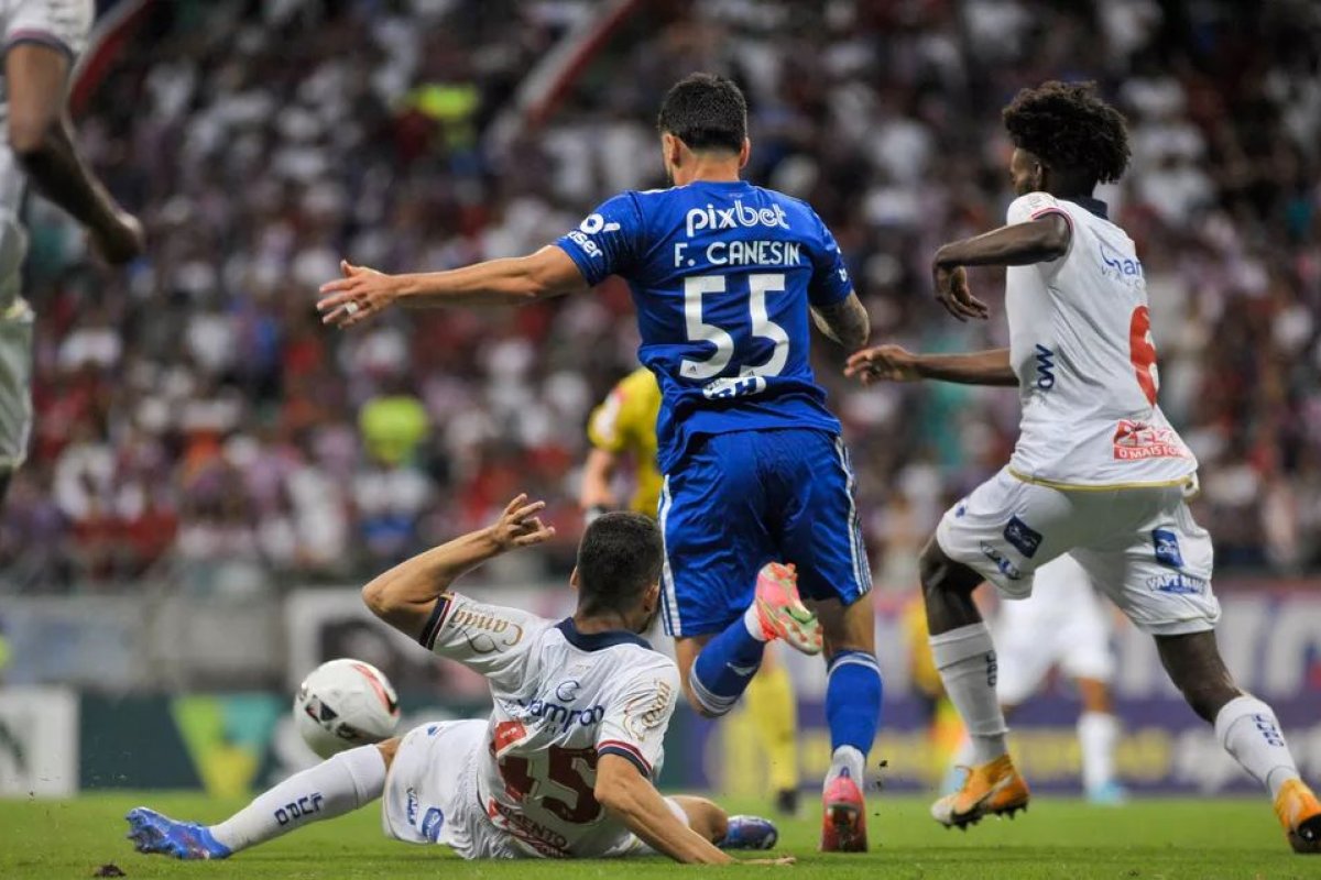 CBF modifica horário do jogo Bahia x Cruzeiro no próximo sábado (10)