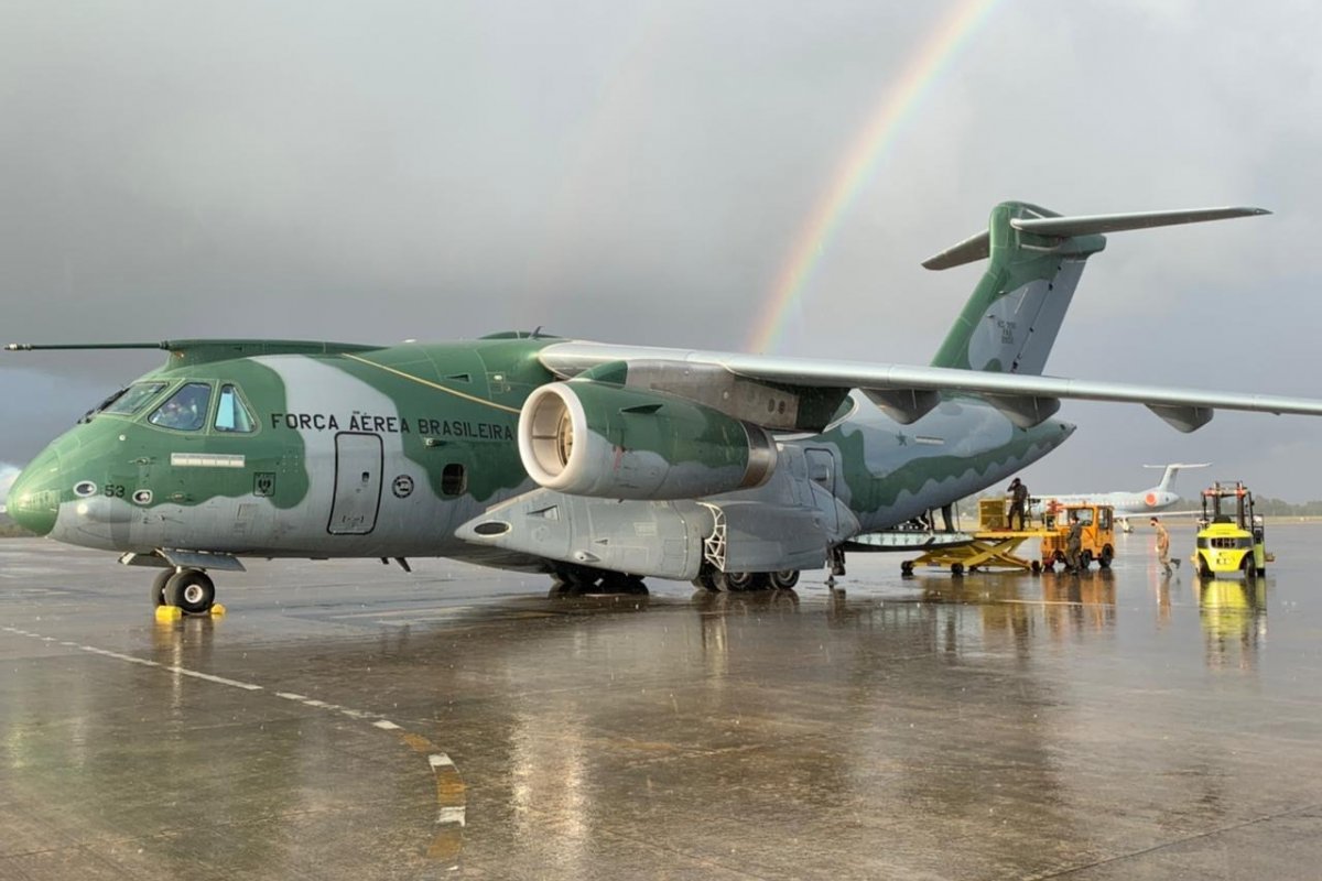 Ministros de Lula utilizam aviões da FAB para passar fim de semana em casa