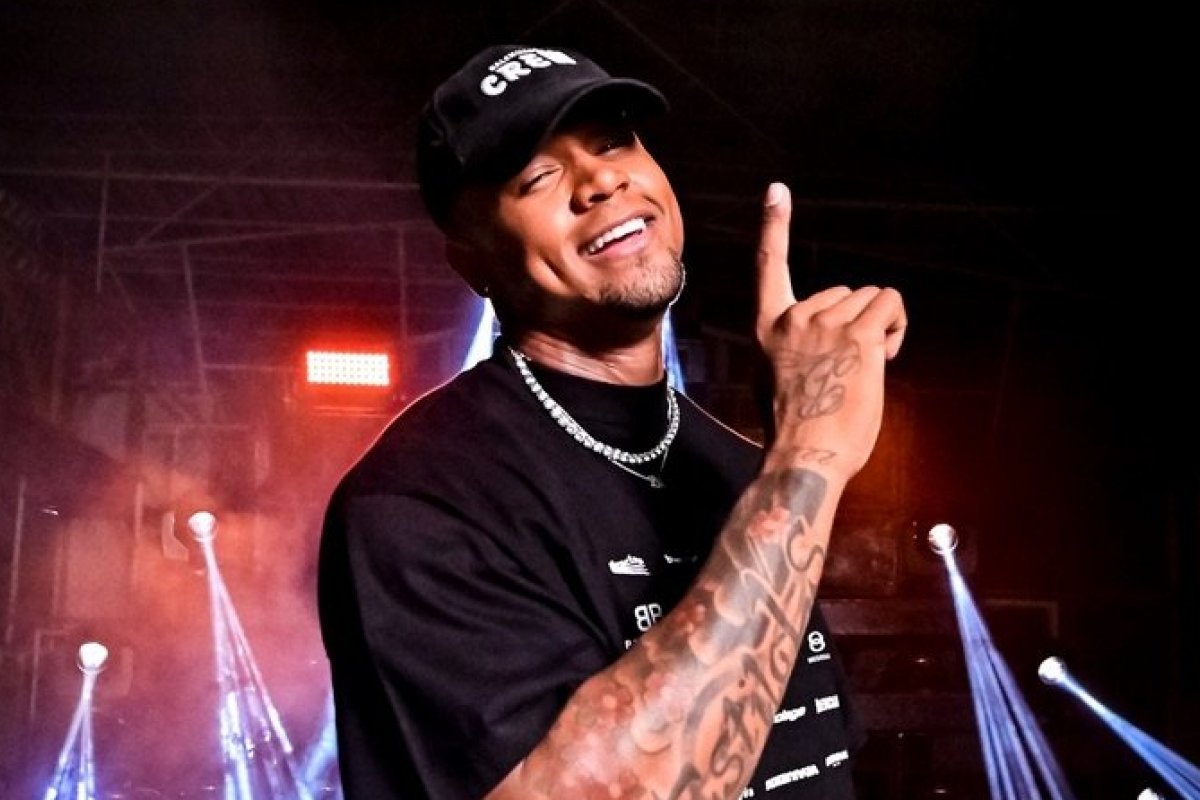 Léo Santana lança clipe de “Posturado e Calmo”!