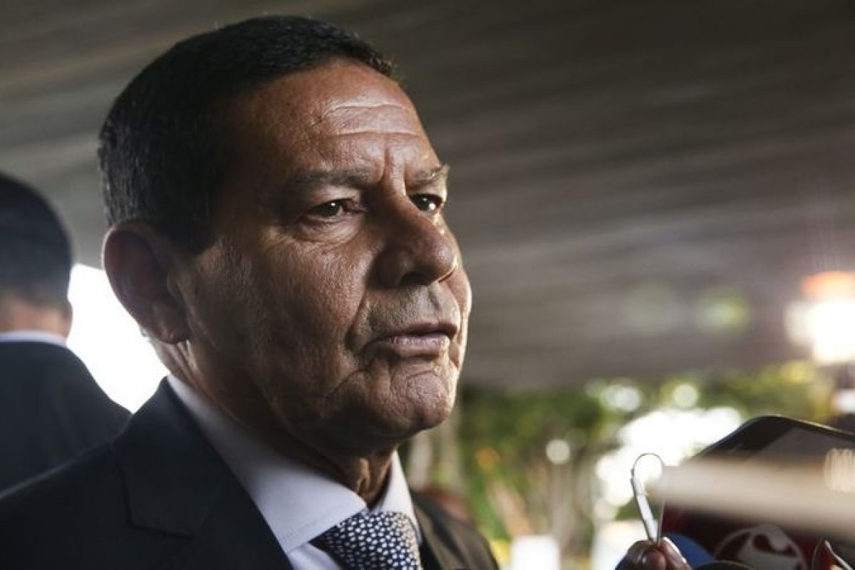 Mourão se pronuncia sobre mensagens trocadas entre Moro e Dallagnol