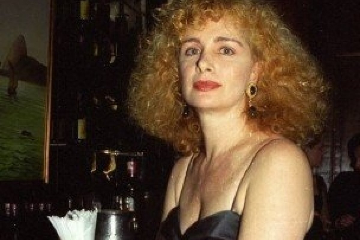 Longe da TV há mais de duas décadas, Isis de Oliveira reaparece de lingerie aos 69 anos